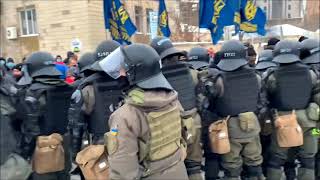 «Короли улиц» из Нацкорпуса вызвали на подмогу полицию и хотят сорвать акцию против Зеленского.
