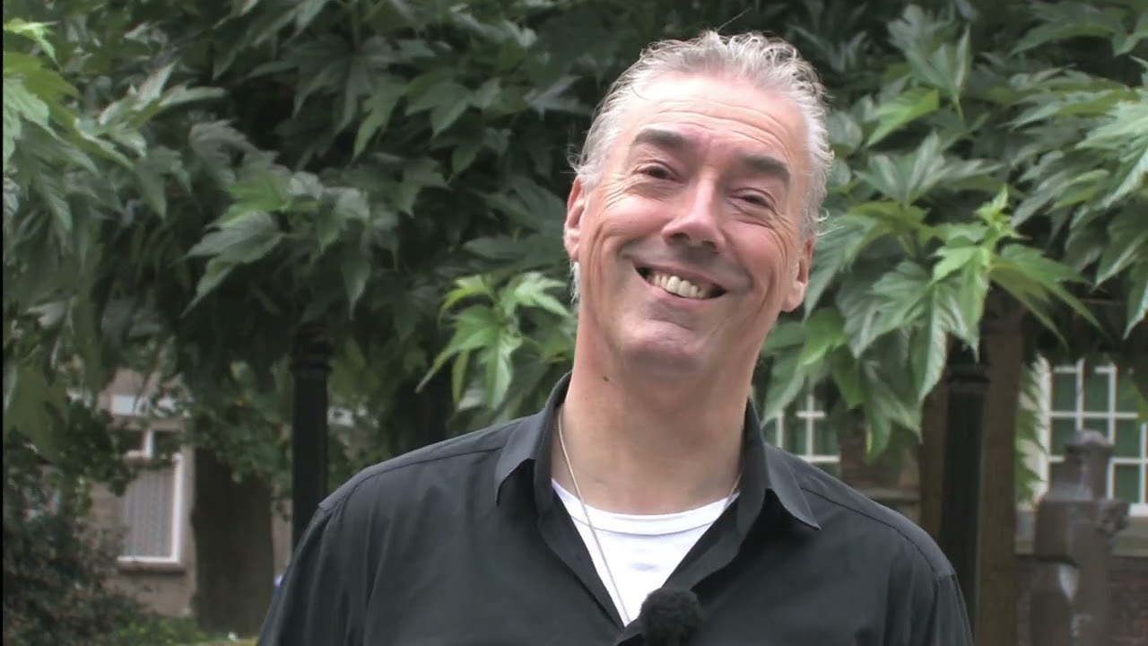 Documentaire: de Schiedamse kunstenaar Harr Wiegman en zijn creatie 'Proosje' (2011)