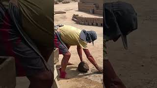 Proceso de fabricación de ladrillo artesanal. 🧱 así se moldea un ladrillo artesanal.