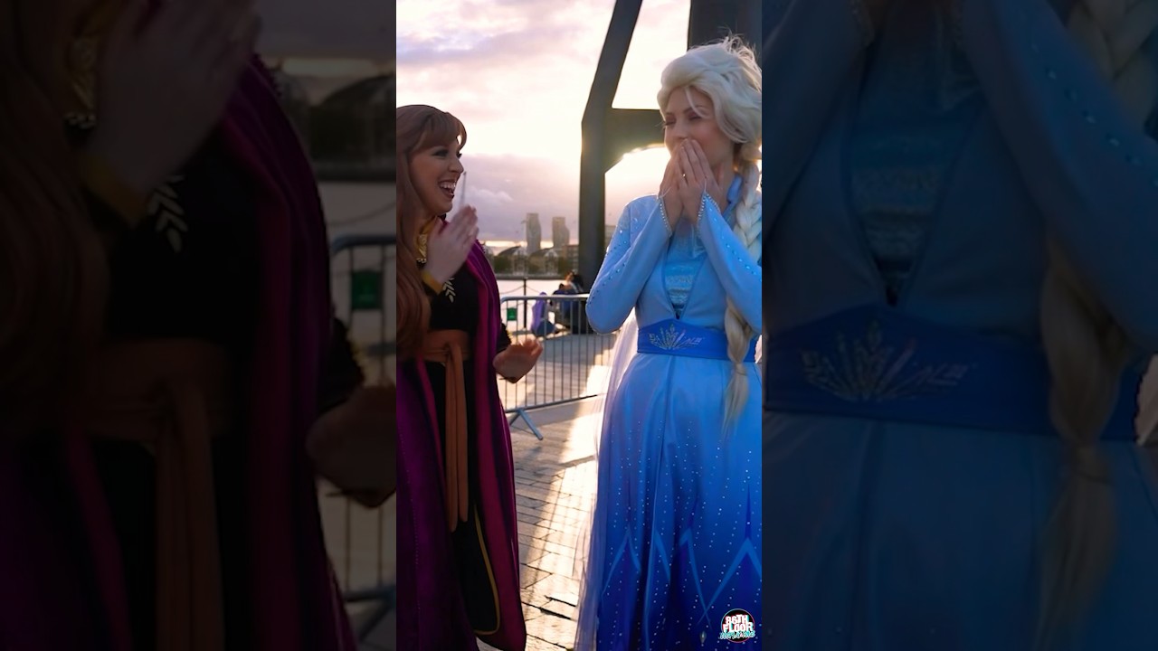 👑 CUTE Princess Anna + Elsa ❄️ DISNEY COSPLAY #shorts
