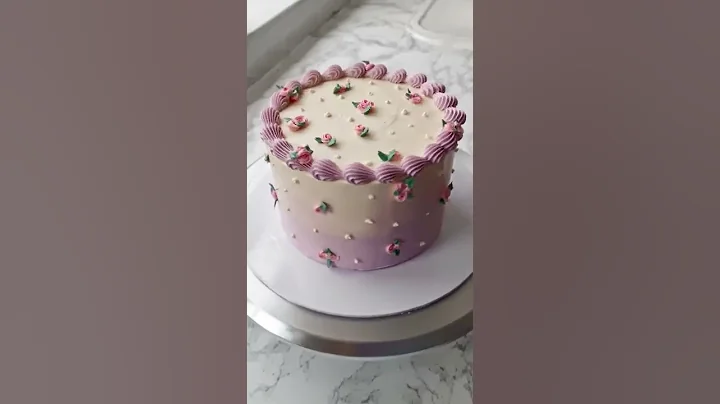 Simple Vanilla Cake Decoration with Fluffy Buttercream #shorts