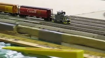 Z scale Searails EMD Model 40 close up underway