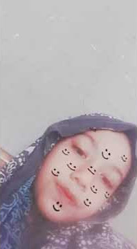 yang pertama atau yang pake jilbab item aku yang cewek bestieku semua