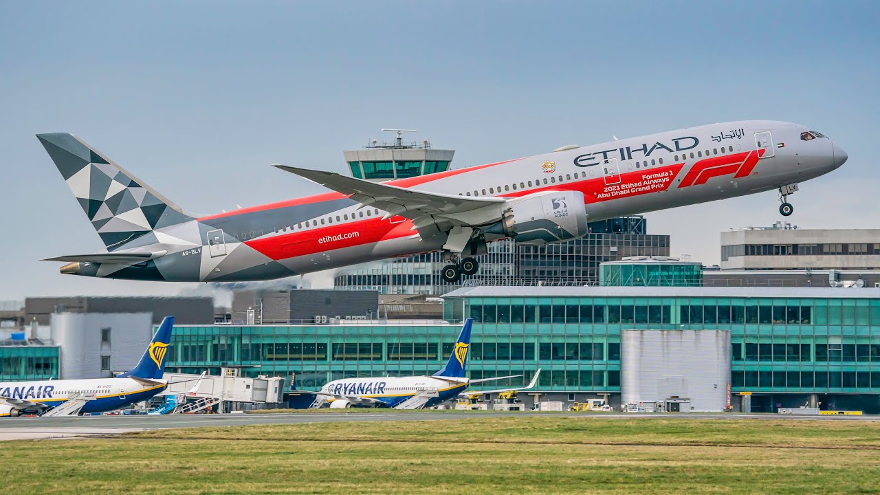 Manchester Airport LIVE Featuring Epic Early Morning Arrivals and