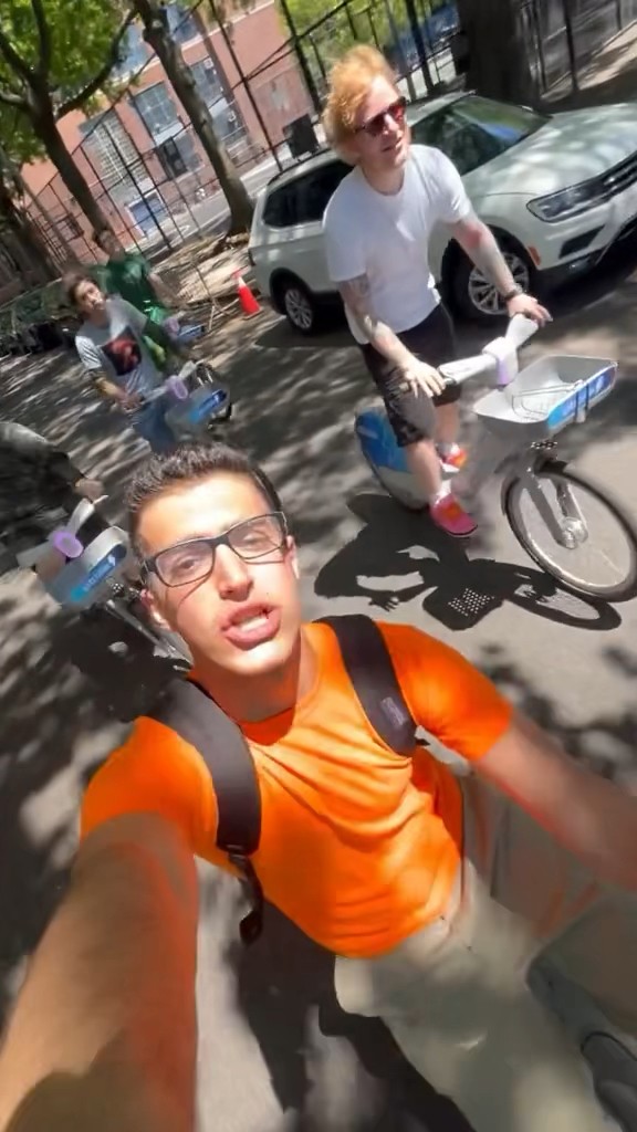 Riding round singing Dont with @daundrylay in Brooklyn before tonights show