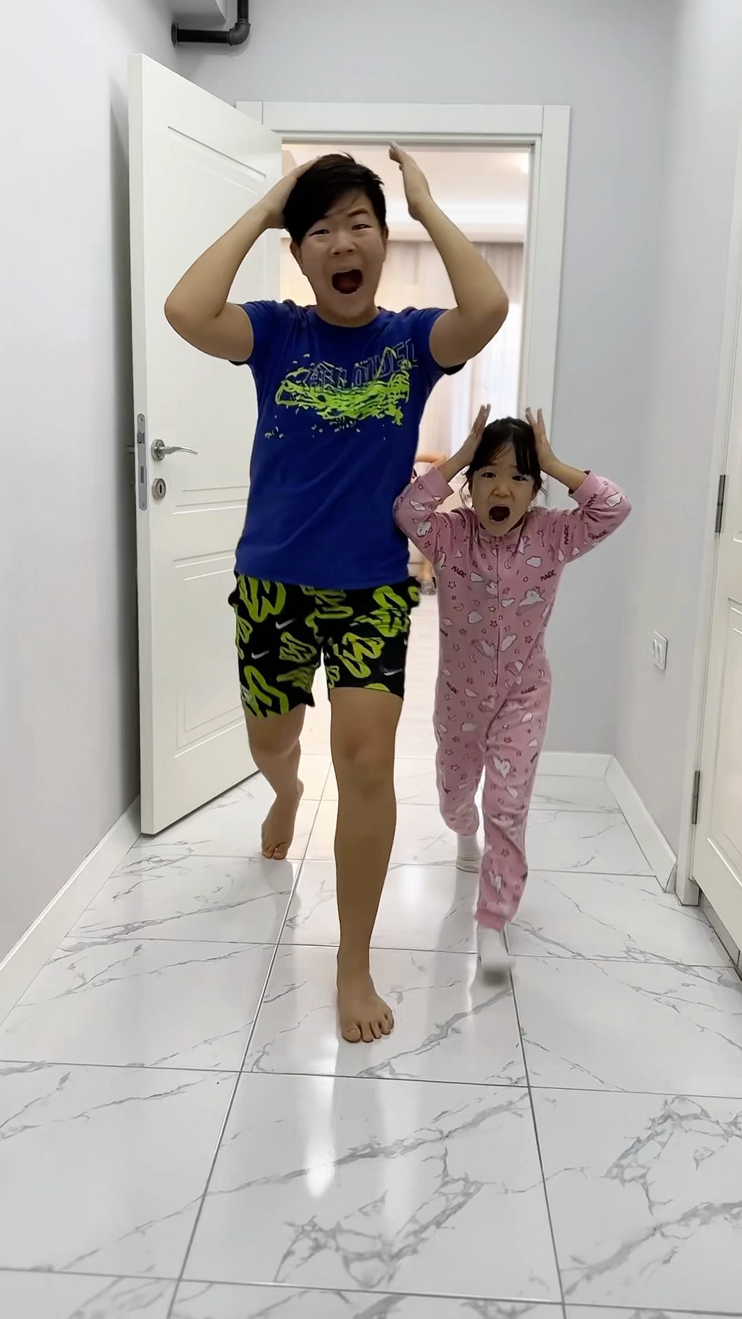 When dad sneezes ?? LeoNata family #shorts