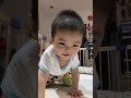 泽泽超级开心等着爸爸打电话来