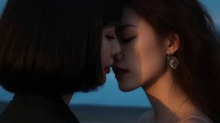 Pionate Kissing Moments By The Ocean