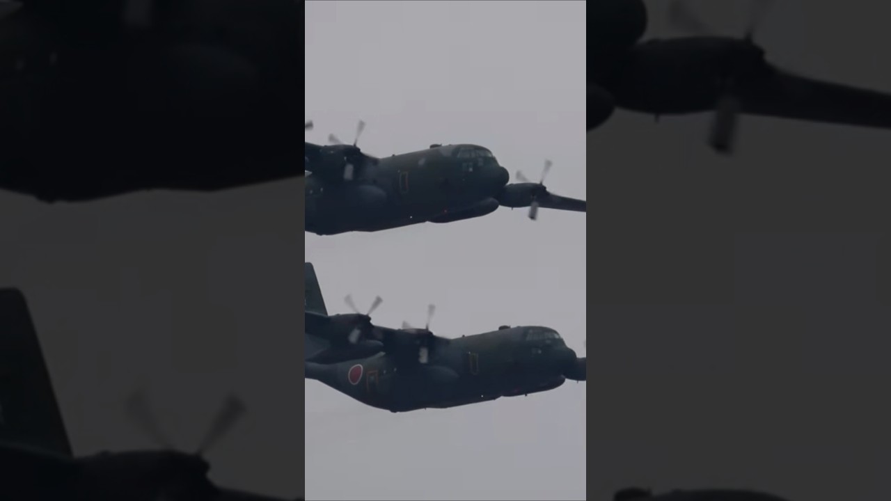 This is a tactical cargo plane! C-130 showing a really cool combat pitch! Komaki Air Show