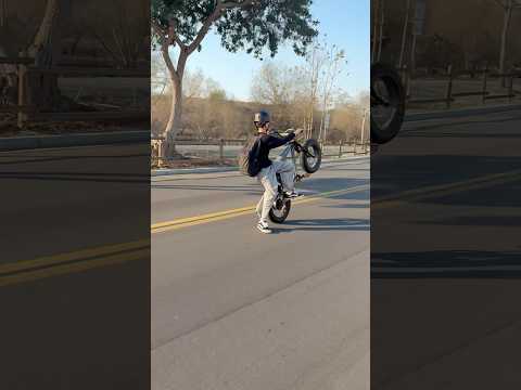 INSANE SUPER 73 FOOT DRAG!!!!!! 😱😱😱#electricbike #bikelife #fire #super73 #wheelie #stunt