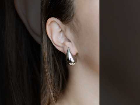 Сережки-пусети Крапля колір срібло гіпоалергенний сплав L-25х14мм, видео 1