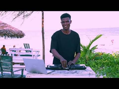 KRISH-KENYA  Afro House Live Set at Mickies Cocktails Vidazini