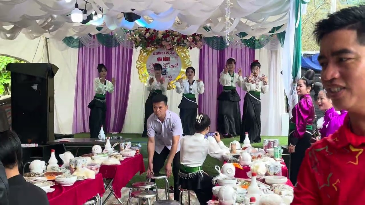 Tiếng khèn hoa ban nở tại bản mòng