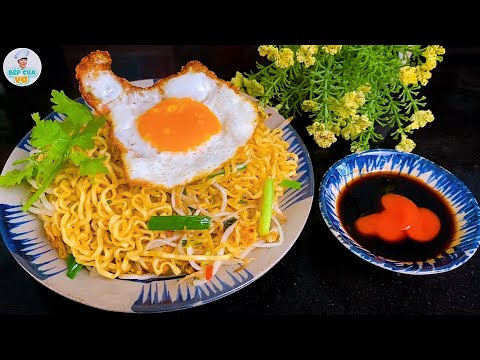 Video Cách làm MÌ GÓI XÀO TRỨNG sợi mì dai, không nát | Bếp... - youtube