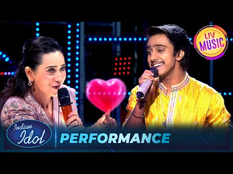 Karisma showers love on Sreenidhi after listening to her rendition of 'Phoolon Sa Chehra' | India...