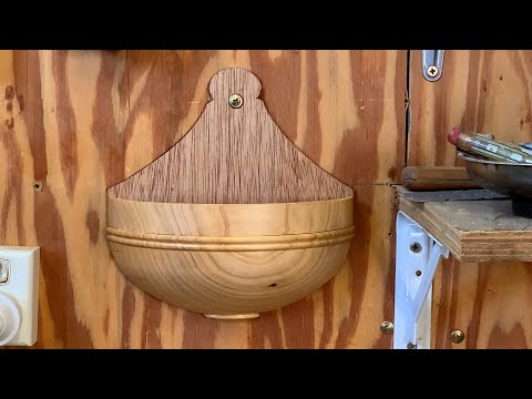 Richard Raffan creates two wall bowls for the 26th. 4-Ways project.