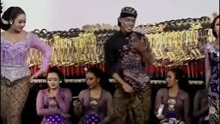 Gerajakan Banyuwangi   Bowo - Niken Salindri & Ida Cakraningrat