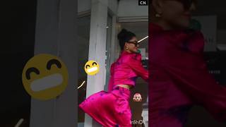 Celebrity Urvashi Rautela Gorgeous Flying Outfit उर्वशी की उर्ता हूया गुलाबी स्कर्ट में कटारी जैसी खूबसूरती❤️ Profile