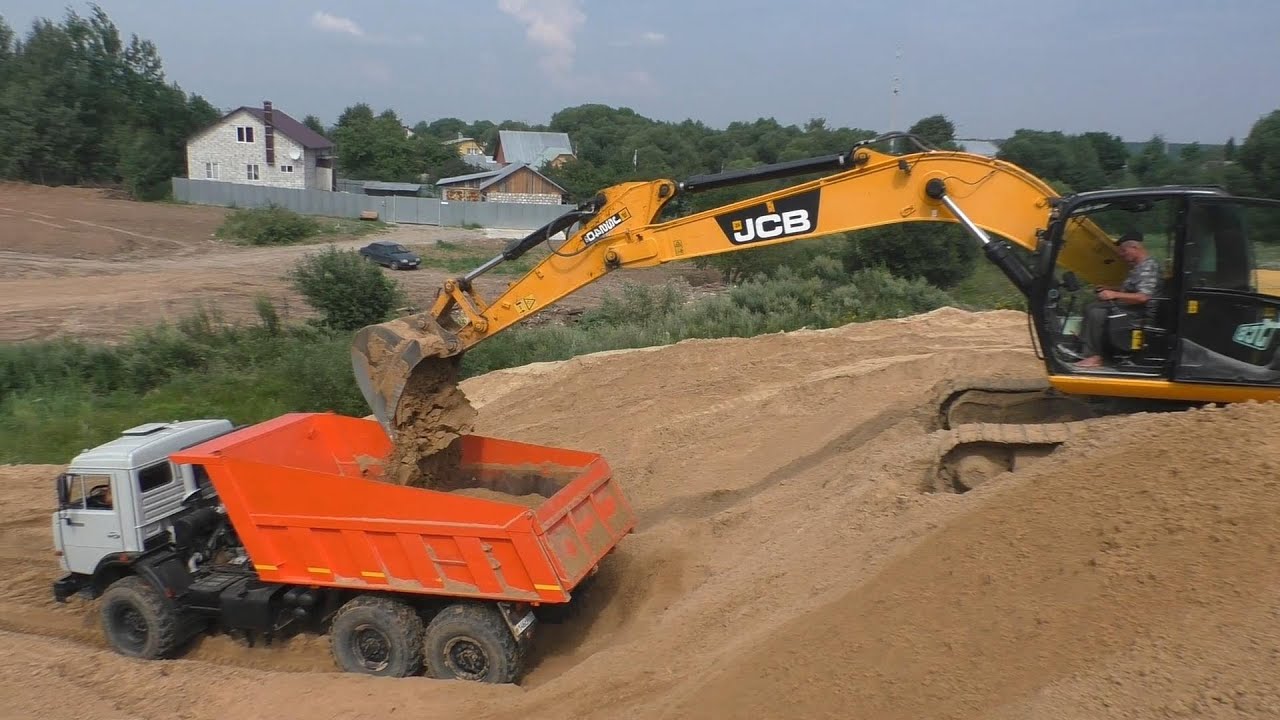 ⁣Погрузка самосвала Камаз 43118 экскаватором JCB JS240LC часть 1