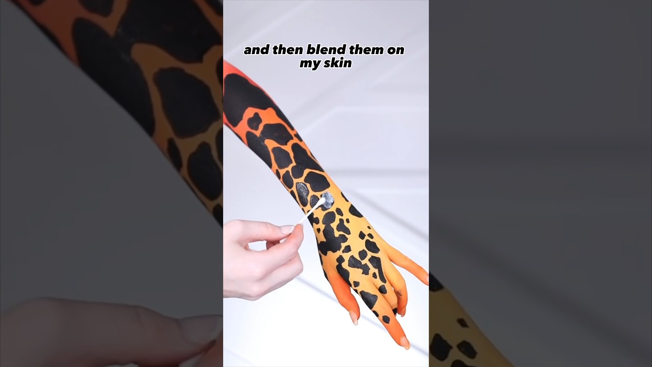 How to blend out body paints WITHOUT it being streaky #makeup #halloween #halloweenwithshorts