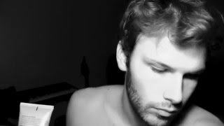 [ASMR] Close Up Whispering, Crinkling, Sksksk, Omnomnom, Fast Tapping and Page Turning