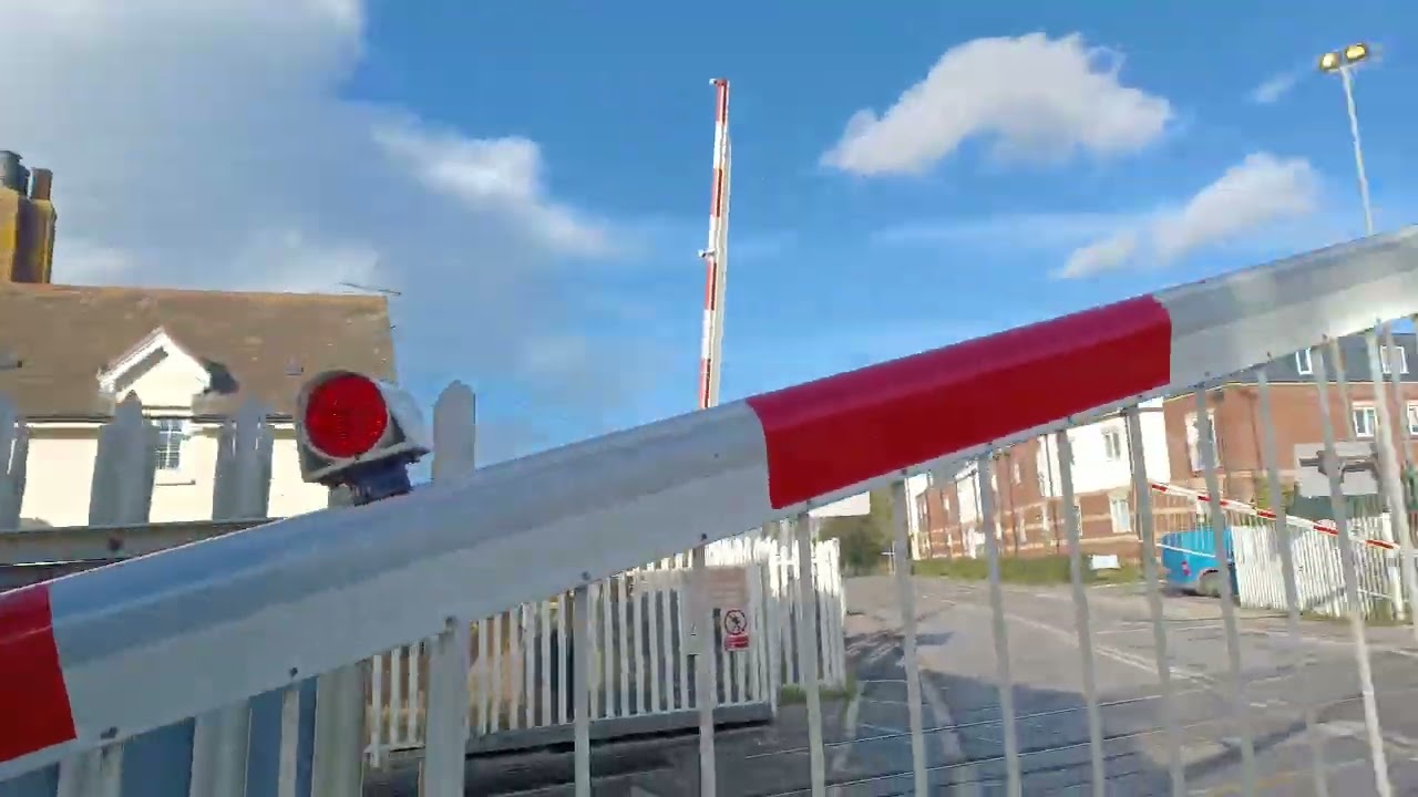 *Alarms still dodgy, 2x Skirts on weights, 2x Consecutives* Havant level crossing, Hants (22/02/25)