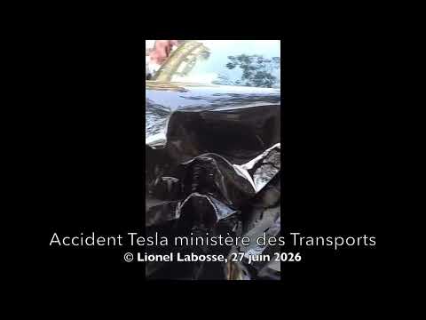 Véhicule blindé du ministère des Transports. Paris XVIIIe, 25 juin 2026. Accident d'Autopilot ?