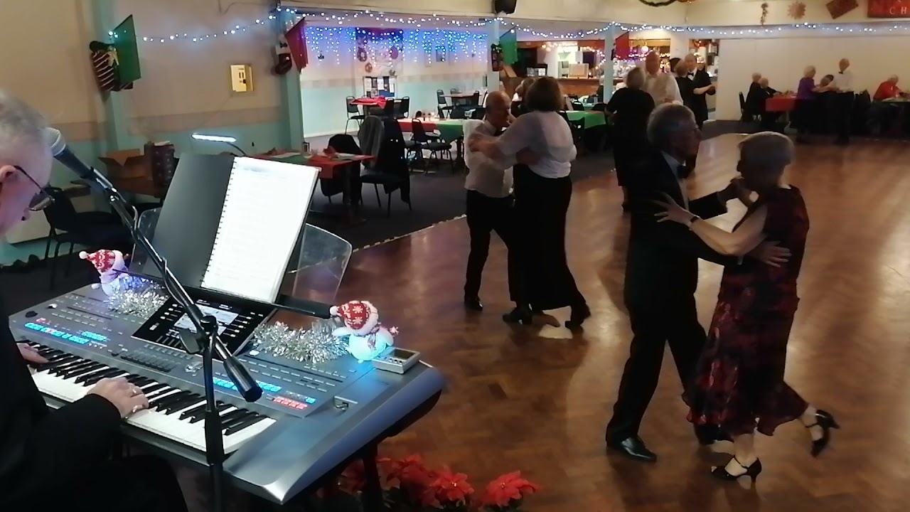 Larry Green - Tiffany Saunter @ Burghfield Social Club 14.12.21