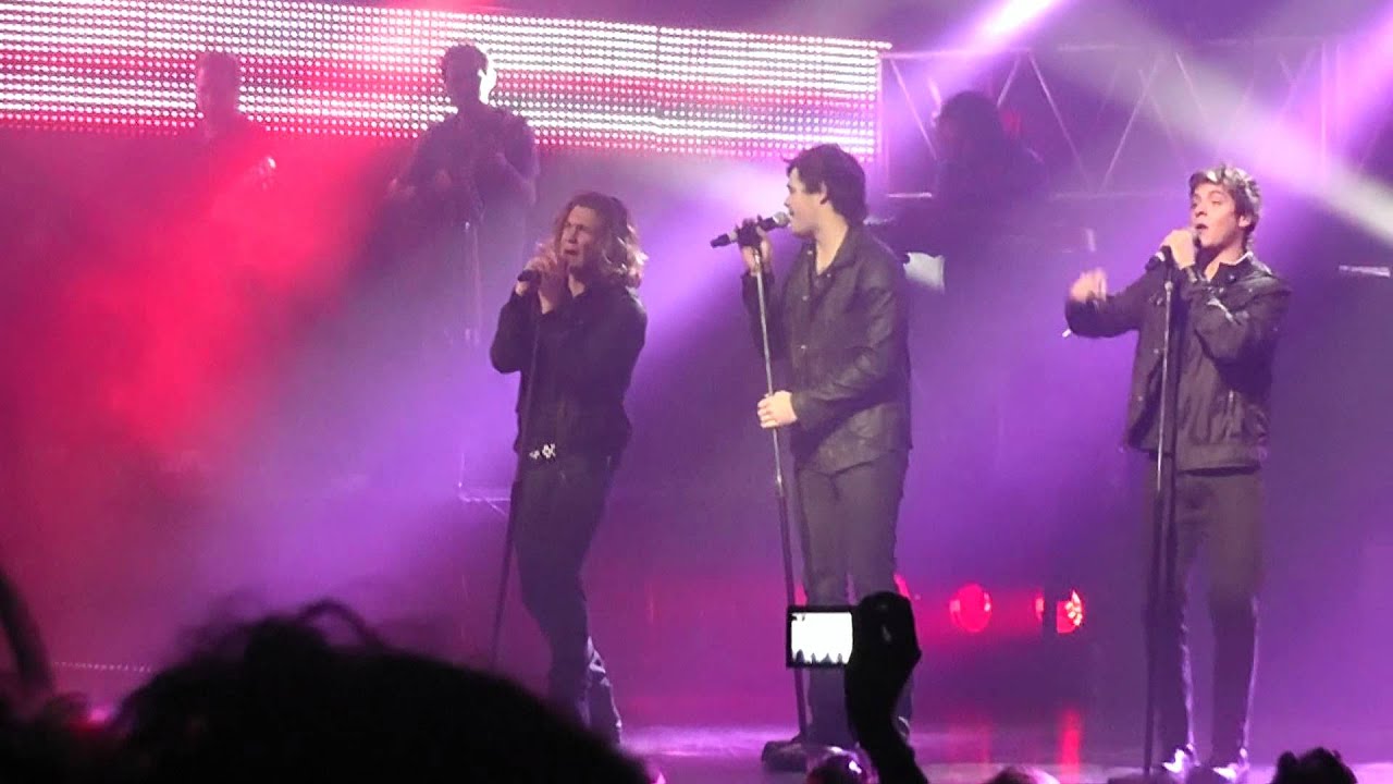 10. BAILAN LOS CHICOS - Y SI ALGUNA VEZ - TEEN ANGELS GRAN REX 2011