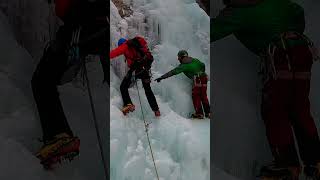 Ice climbing stage scadenza iscrizioni tra poco !! ❄️. #direzioneverticale  #arrampicata #mountains