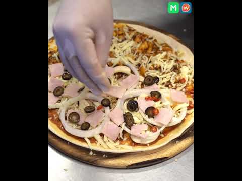 #สาวกอาหารไทย ห้ามพลาด! พาไปลิ้มรสชาติอาหารไทยแท้ในบรรยากาศสุดเก๋ #ย่านเจริญกรุง กันที่ร้าน “Mazzaro” ✨ ฟินเต็มอิ่มกับ #อาหารไทยต้นตำรับ สูตรลับที่ส่งต่อจากรุ่นสู่รุ่น รับรองว่าจัดจ้านถูกปากแน่นอน 🍽😋
.
นอกจากอาหารไทยจานเด็ดอย่าง “ผัดไทยคุณย่า” และ “กะเพราแกะย่าง” แล้ว ที่นี่ยังมี #อาหารอิตาเลียน ให้ทุกคนได้ฟินครบรส อย่าง “พิซซ่าต้มยำและมาซาโร่” สองสไตล์ในถาดเดียว หรือจะเป็น “เฟตูชินีอกเป็ดรมควัน” ก็ดีงามไม่แพ้กัน 🍕🍝 บอกได้เลยว่ามาที่นี่ไม่มีผิดหวัง 🥰
.
💥 พิเศษ! ลด 15% สำหรับอาหารทุกรายการ (ไม่รวมเครื่องดื่ม) ถึงสิ้นเดือนกันยายน 63 เท่านั้น!
.
📌 พิกัด : ซอยเจริญกรุง 42/1 (ซอยโรงแรมแชงกรี-ลา)
☎️ โทร. 02 101 6488
⏰ เวลาเปิดปิด : ทุกวัน 11.00 - 23.00 น.
👉🏻 ข้อมูลร้านและรีวิว https://wongn.ai/17ua
.
อ่านบทความต่อได้ที่ https://www.wongnai.com/articles/mazzaro-boutique-and-restaurant