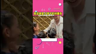 At The Beijing Film Festival Children Scrambled To Take Photos With Zhou Shen He Was So Popular