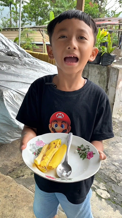 kalau mau hujan-hujanan makan dulu