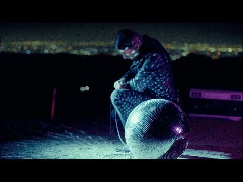 Poolside - &#039;Moonlight&#039; (Official Music Video)