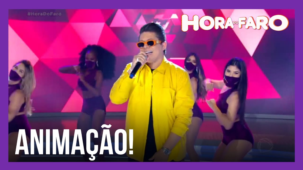 DJ Ivis canta sucesso 
