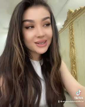 Chiroyli etuk ayol minus beradi