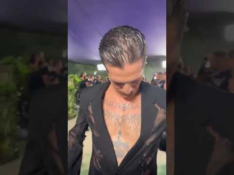 Damiano David Reveals His Nipple Ring On The Met Gala Carpet 👀👀🤭