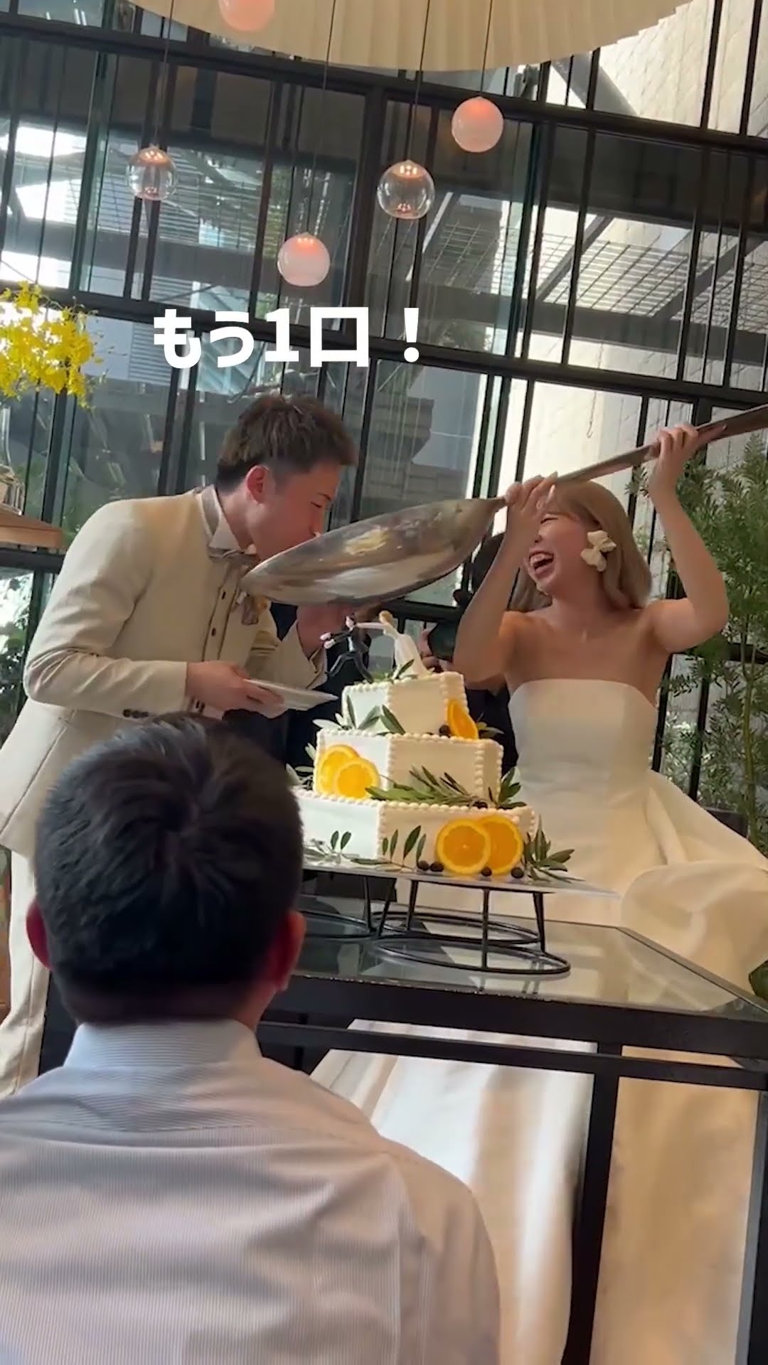 特大すぎるスプーンで😆🍰💗#結婚式 #shorts - YouTube