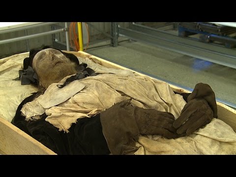 Video: En Död Humanoid Och En Staty Av En Biskop På Mars Intresserade 