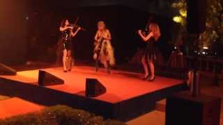 Download lagu Queen's Trio Live