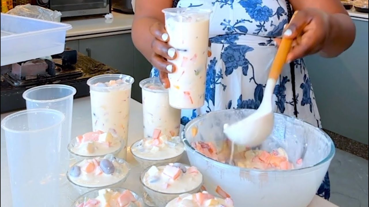 How to prepare fruit cream salad. 