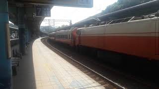 605次莒光號八堵站停車