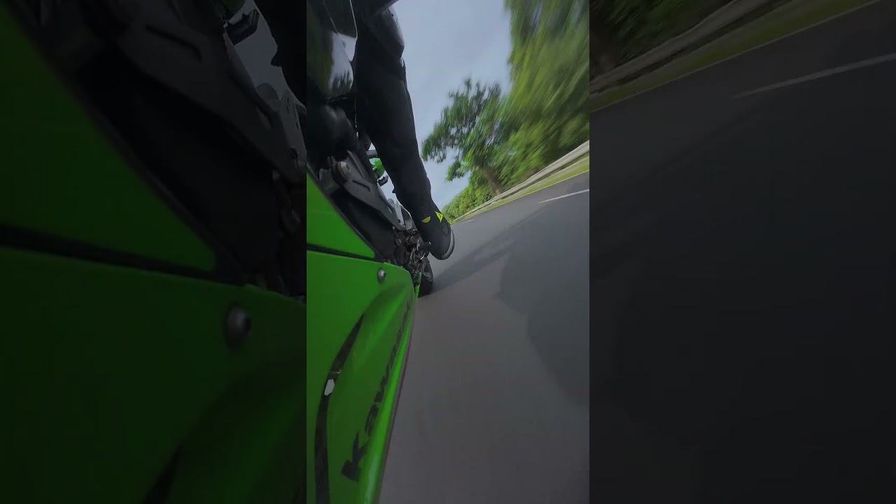 Kawasaki ZX-6R Quickshifter Sounds at Redline - YouTube