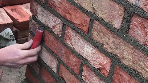 Jointing brickwork up with hosepipe. | The skill of bricklaying.