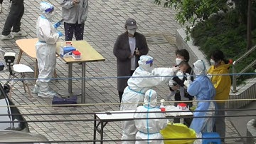 Shanghai residents line up for Covid tests amid lockdown | AFP