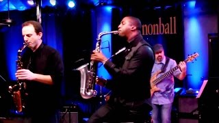 Miniatura del video ""Uptown Funk" Mark Ronson ft. Bruno Mars: The Cannonball Band saxophone cover ft Eric Darius"
