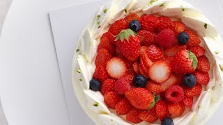 Japanese Strawberry Short cake (frosting + decoration) | Peaceful Baking