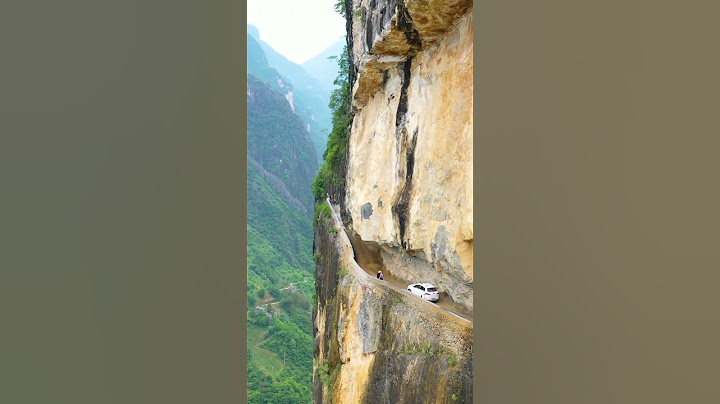 重庆修建在千米悬崖上的挂壁公路，当地村民用手工开凿出来的，太震撼了
