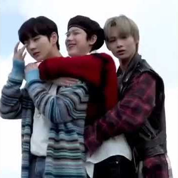 Rare moment of Sunoo being clingy instead of Ni-ki 😩
