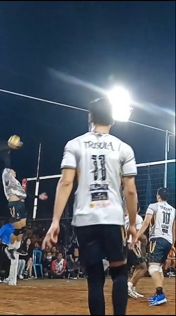 Spike keras Farhan Halim..!! Rizky BARIROH#volleyball#volitarkam.
